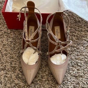 Authentic Brand New Valentino Garavani pumps! Size 38 1/2